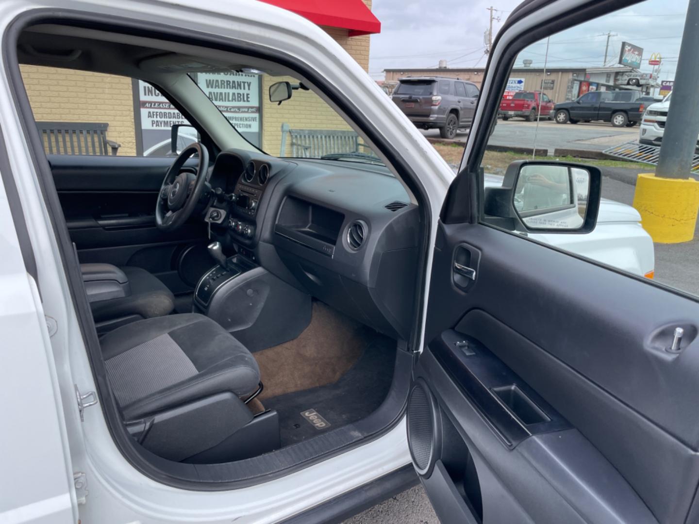 2014 White Jeep Patriot (1C4NJPBAXED) with an 4-Cyl, 2.0 Liter engine, Automatic, 6-Spd w/AutoStick transmission, located at 8008 Warden Rd, Sherwood, AR, 72120, (501) 801-6100, 34.830078, -92.186684 - Photo#8